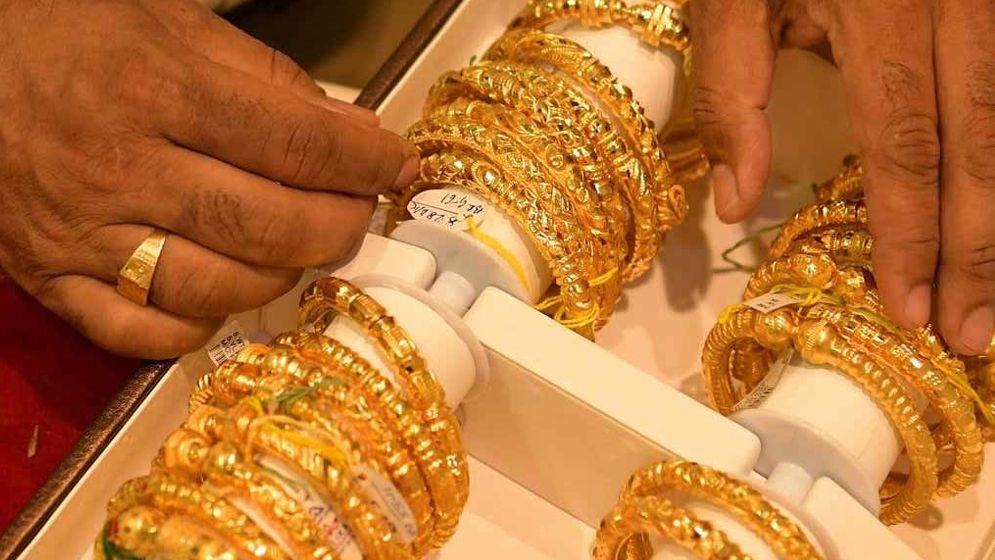 প্রথমবারের মতো সোনার দাম ৩১০০ ডলার ছাড়াল