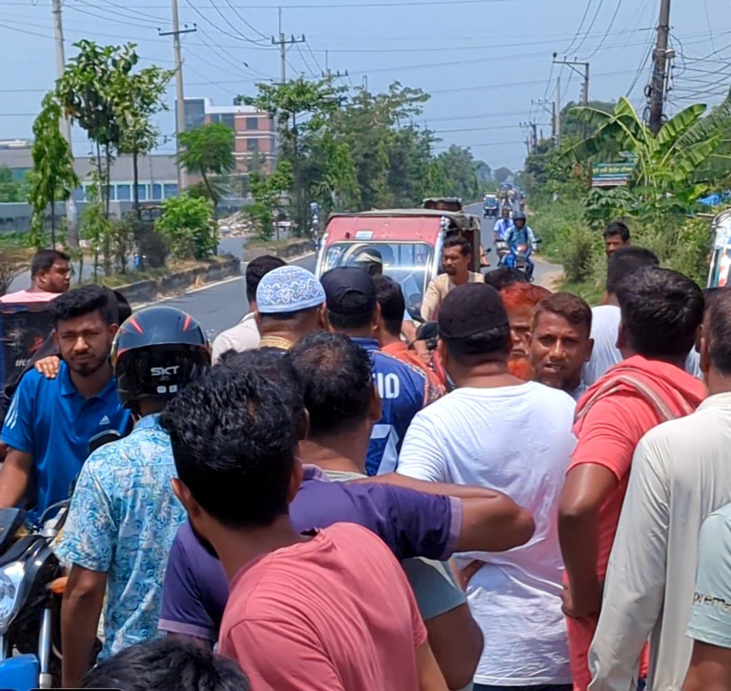 বগুড়ায় কাভার্ড ভ্যানের  ধাক্কায় বাস হেলপার নিহত