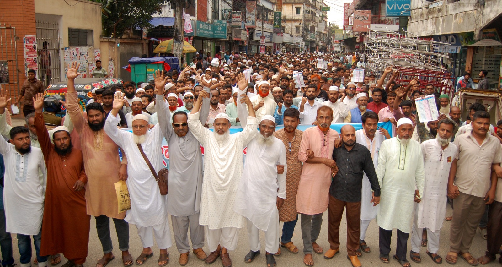 বগুড়ায় শ্রমিক কল্যাণ ফেডারেশনের বিশাল শোডাউন