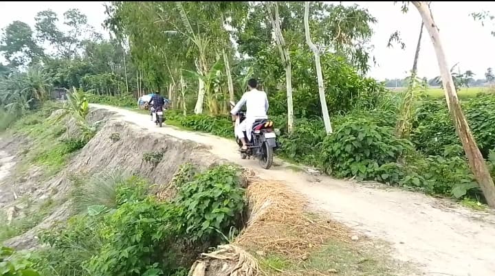 বীরগঞ্জে নদীতে বাড়ছে পানি : দুশ্চিন্তায় নদী পাড়ের মানুষ