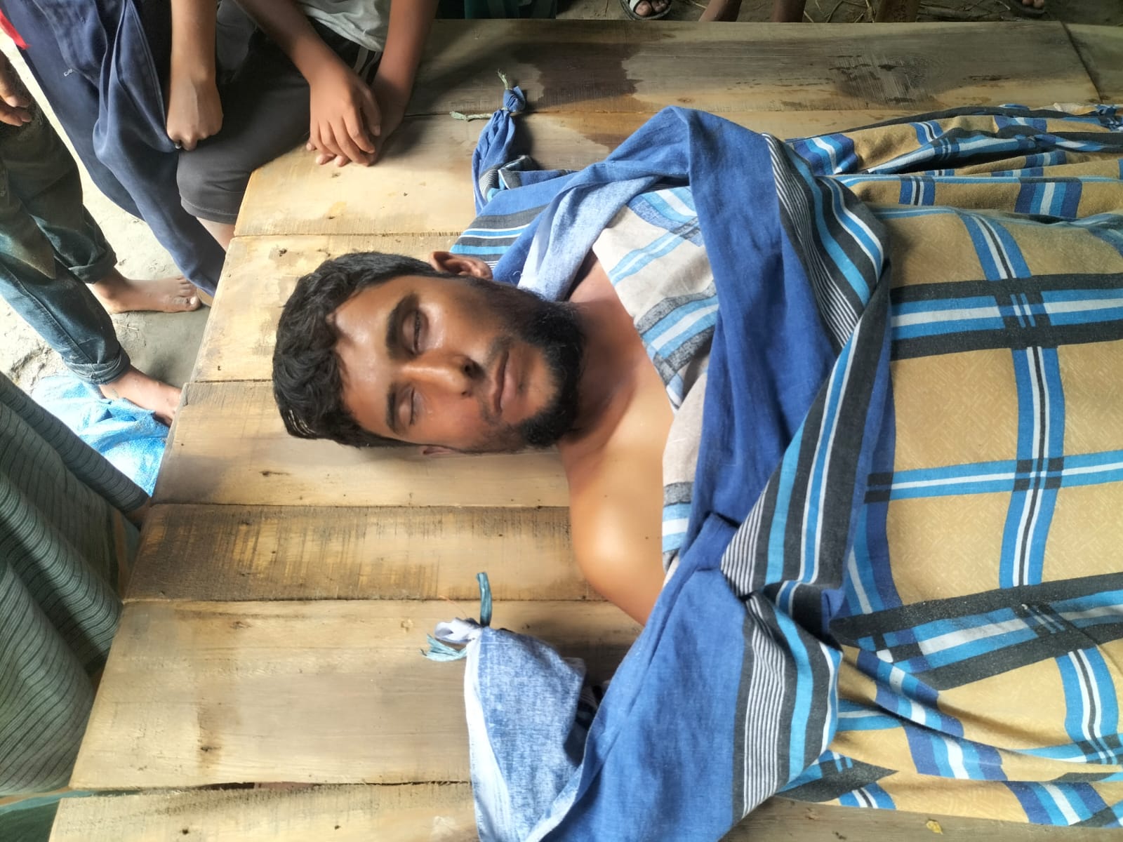 সরকারি স্কুলে ঢালায়ের সময় বিদুৎষ্পৃষ্টে নির্মান শ্রমিকের মৃত্যু