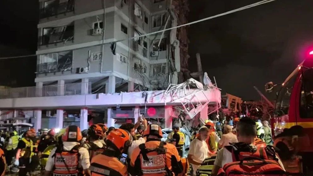 ইসরাইলে রাজধানী তেল আবিবে ইরানের ক্ষেপনাস্ত্র হামলা