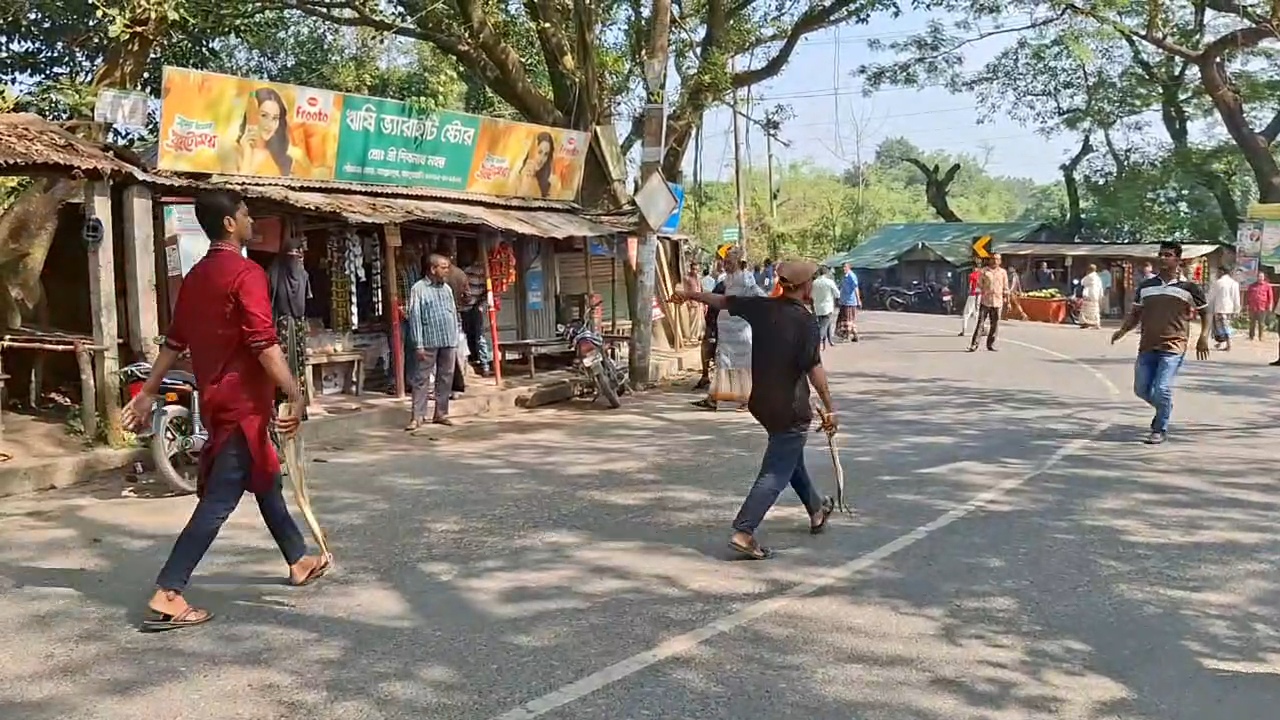 জয়পুরহাটের আক্কেলপুরে মনোনয়ন বঞ্চিত বিএনপির দুই গ্রুপের ধাওয়া-পাল্টা ধাওয়া