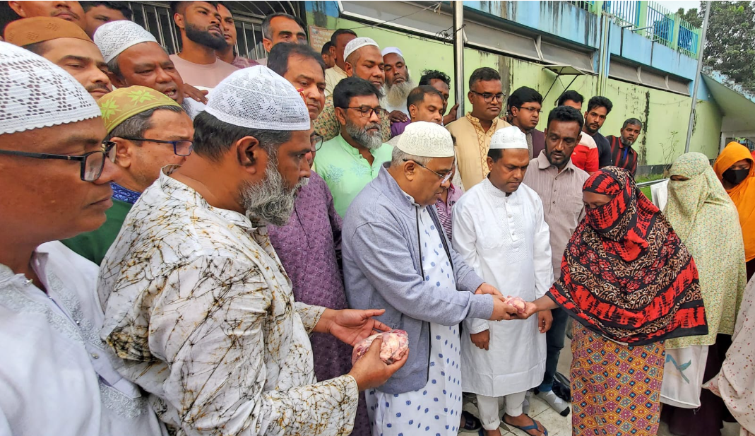 খালেদা জিয়ার সুস্থতা কামনায় গরু জবাই করে সাদকা দিলেন ভিপি সাইফুল