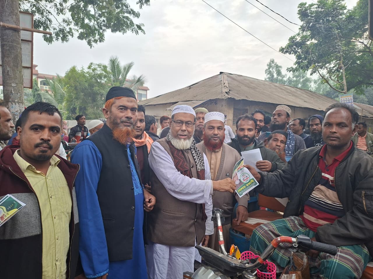 গাবতলীর দুর্গাহাটা বাজারে দাঁড়িপাল্লা মার্কার গণসংযোগ