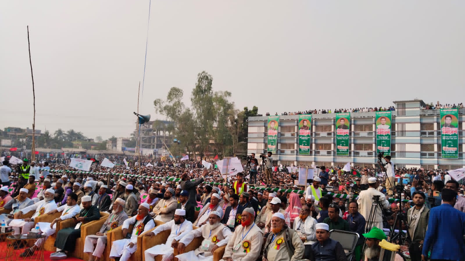 নন্দীগ্রামে দাঁড়িপাল্লার সমাবেশে মানুষের ঢল