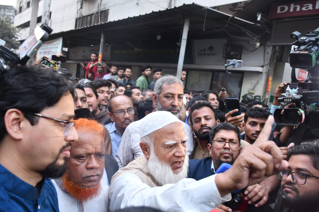 গুলিবিদ্ধ হাদিকে দেখতে ঢাকা মেডিকেলে আমীরে জামায়াত