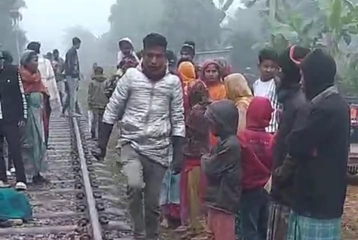 সোনাতলায় ট্রেনে কাটা পড়ে মা-ছেলের মৃত্যু