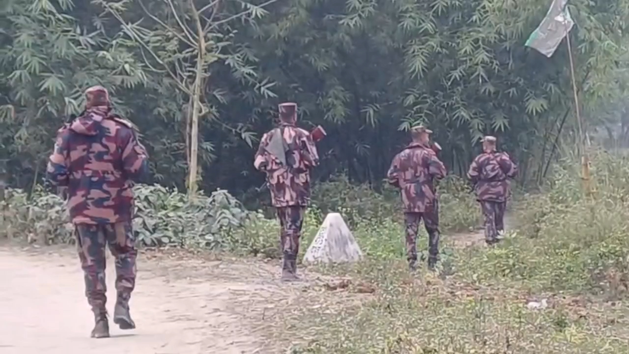 পাঁচবিবি  সীমান্তে কাঁটাতারের বেড়া দেওয়াকে কেন্দ্র করে আবারো উত্তেজনা