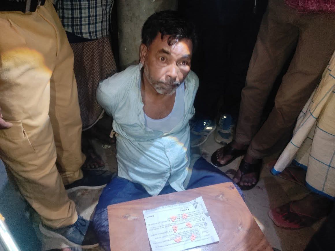 কালাইয়ে কথিত মাদক ব্যবসায়ীকে গণপিটুনির পর পুলিশে সোপর্দ