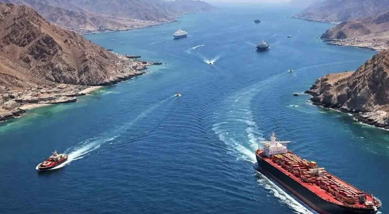 হরমুজ প্রণালিতে টোল আরোপ পরিকল্পনায় অনুমোদন দিলো ইরান