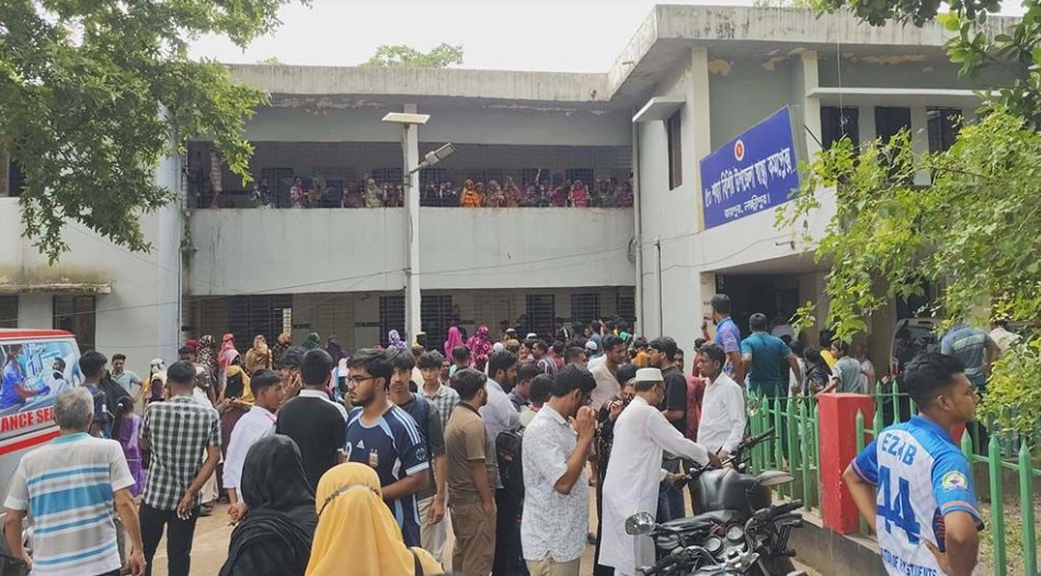 মা-বোনসহ ঢাবি ছাত্রীকে কুপিয়ে হত্যা