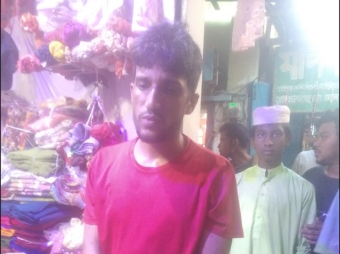 ঘোড়াঘাটে লঙ্গি চুরি করতে গিয়ে চোর আটক