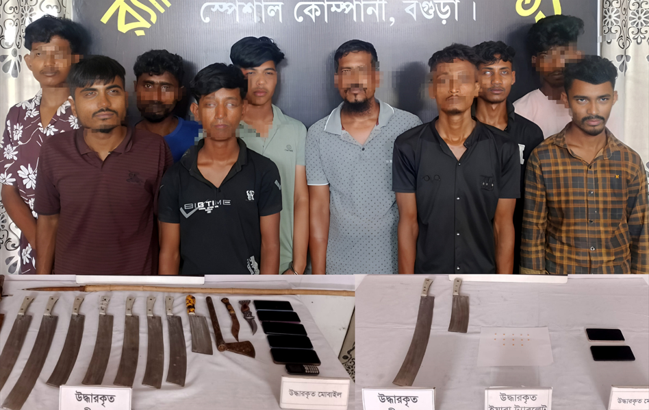 বগুড়ায় র‌্যাবের অভিযানে অস্ত্র ও ইয়াবাসহ কিশোর গ্যাংয়ের ১১ সদস্য গ্রেফতার
