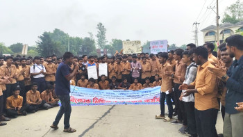 ৬ দফা দাবিতে বগুড়ায় পলিটেকনিক শিক্ষার্থীদের মহাসড়ক অবরোধ