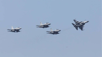 পাকিস্তানের ধাওয়া খেয়ে পালালো ভারতের ৪ যুদ্ধবিমান!