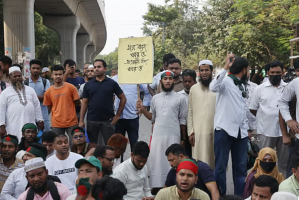 আ’লীগ নিষিদ্ধের দাবীতে দ্বিতীয় দিনের মত শাহবাগে আন্দোলন চলছে