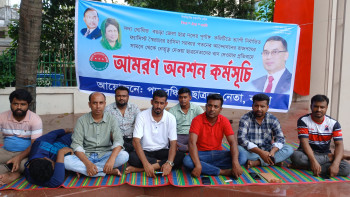 বগুড়ায় জেলা ছাত্রদলের পদ বঞ্চিত নেতাদের আমরণ অনশন শুরু
