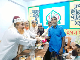 মোকামতলায় শহীদ পরিবারের মাঝে ঈদ জামায়াতের উপহার বিতরণ