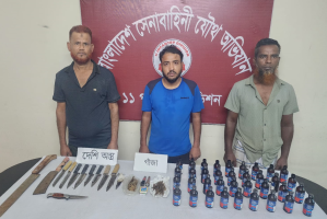বগুড়ায় সেনাবাহিনীর অভিযানে দেশীয় অস্ত্র মাদকসহ ৫ শীর্ষ মাদক ব্যবসায়ী আটক