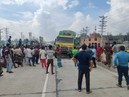 বগুড়ায় দাঁড়িয়ে থাকা ট্রাকে আরেক ট্রাকের ধাক্কায় ৩ জন নিহত